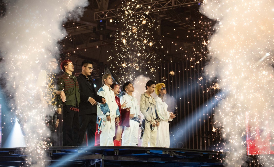 10.000 khan gia 'chay' voi Rap Viet anh 3