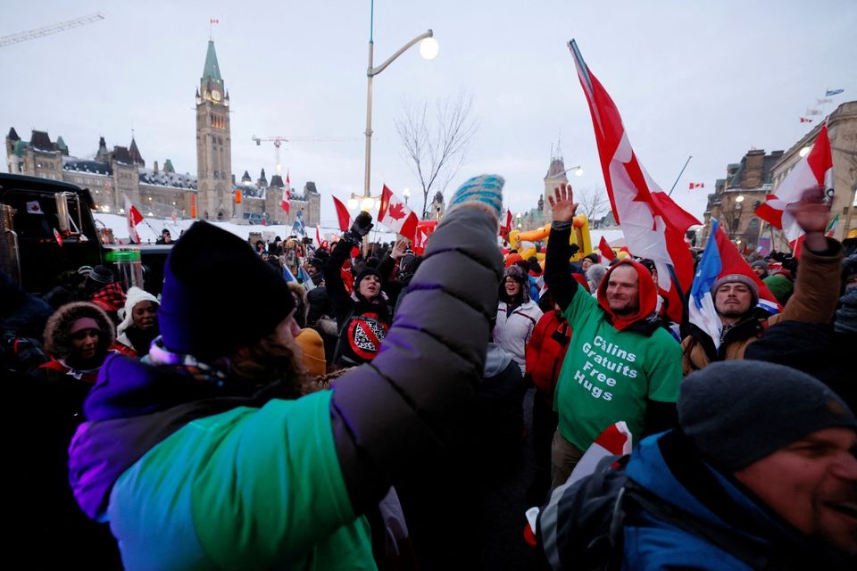 bieu tinh o canada anh 2