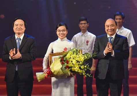 To quoc can nhung tam huy chuong anh 1