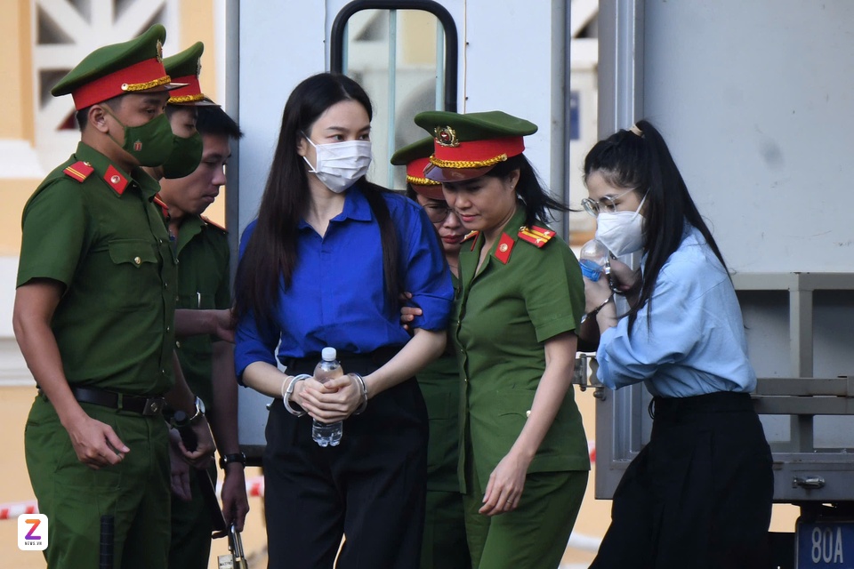 hoa hau Thuy Tien anh 3