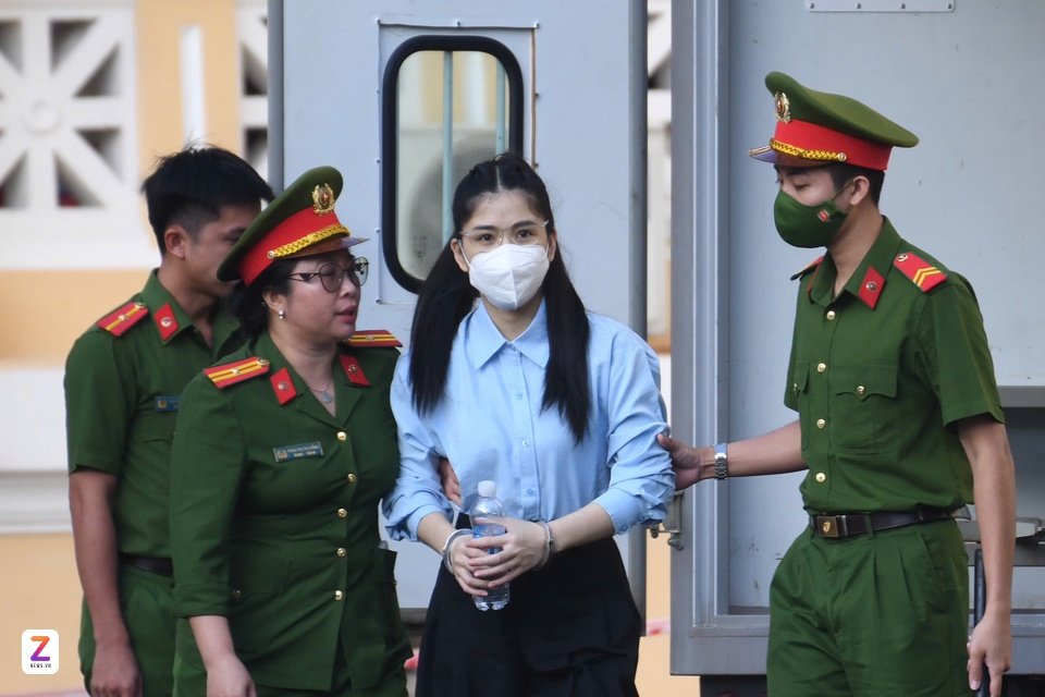 hoa hau Thuy Tien anh 5