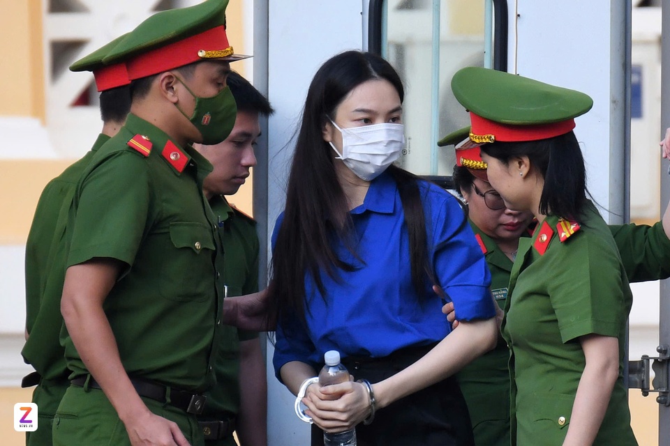 hoa hau Thuy Tien anh 4