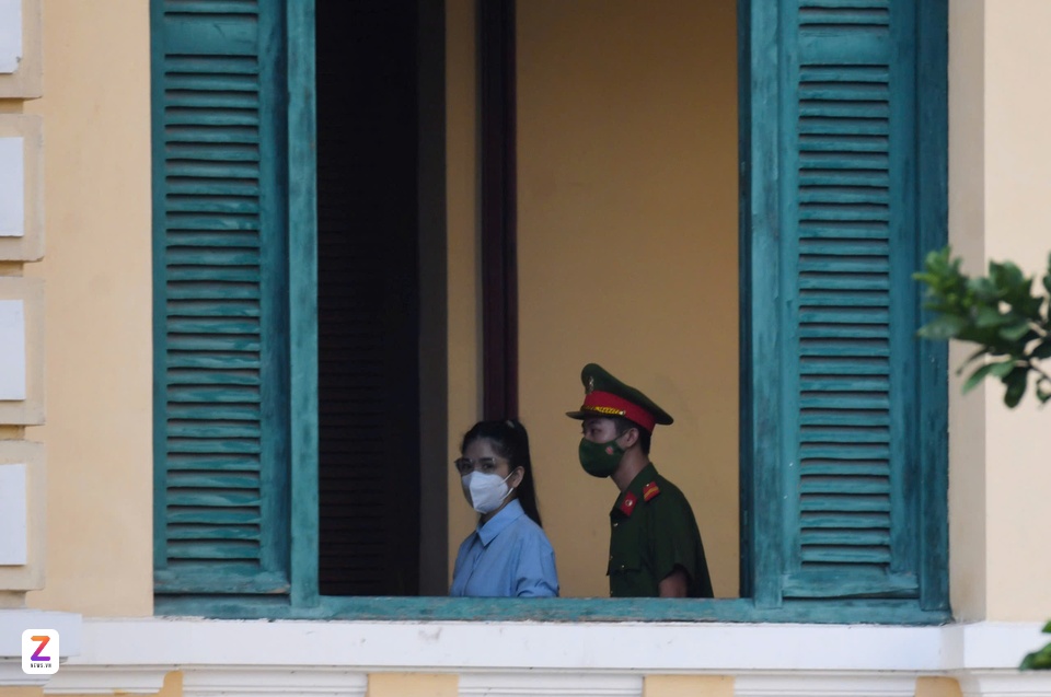 hoa hau Thuy Tien anh 8