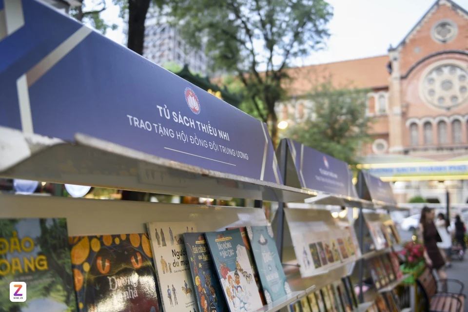 Tu sach thieu nhi anh 14