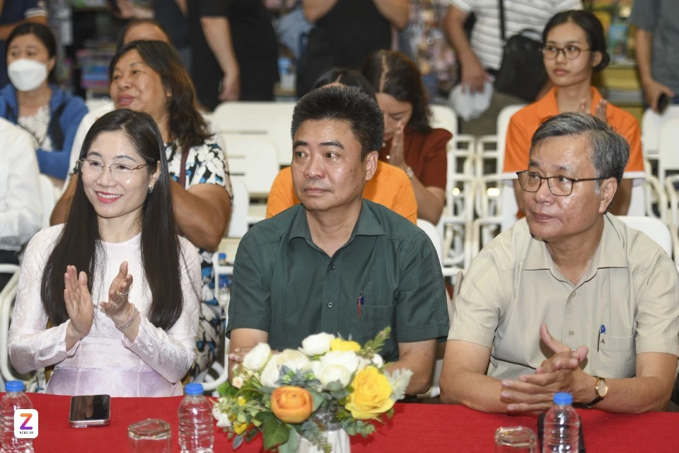 Tu sach thieu nhi anh 4