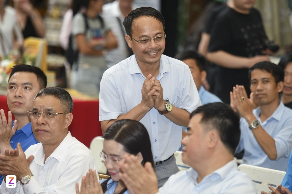 Tu sach thieu nhi anh 6