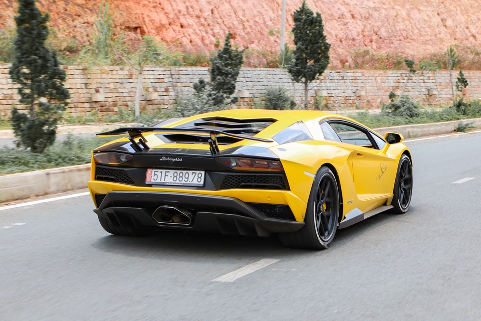 4 chiec Lamborghini Aventador do khung anh 8