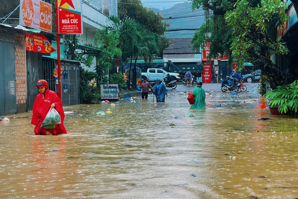 quy nhon ngap nang anh 11