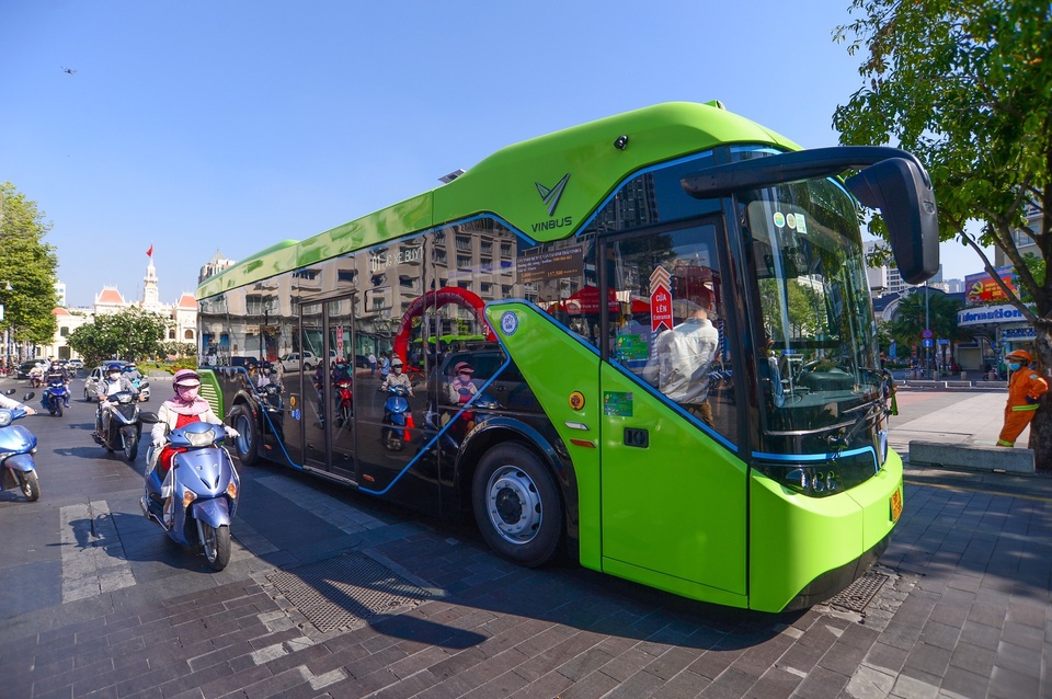 Xe buyt dien VinBus anh 1