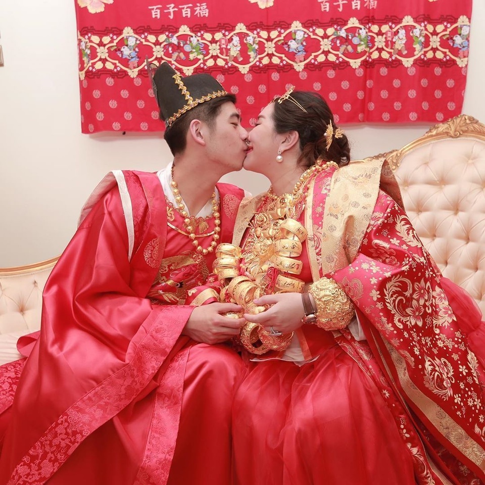 con gai ha hong san anh 2