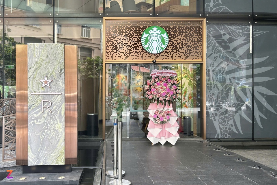 Starbucks mở cửa hàng Reserve ở Bitexco, bán cà phê 200.000 đồng