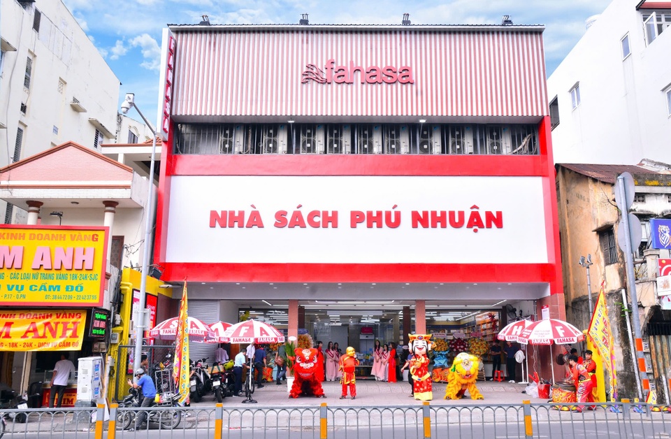 Thị trường nhà sách có gì mà 'trùm bút bi' Thiên Long muốn nhập cuộc?