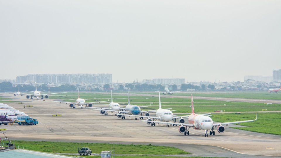 Giá vé máy bay Tết cao 'kịch trần', nhiều chặng cháy vé