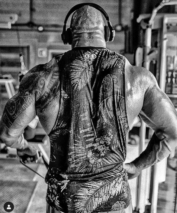 Co bap cua The Rock anh 2