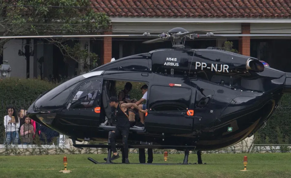 Chiec truc thang Mercedes-Benz Airbus H-145 cua Neymar anh 2