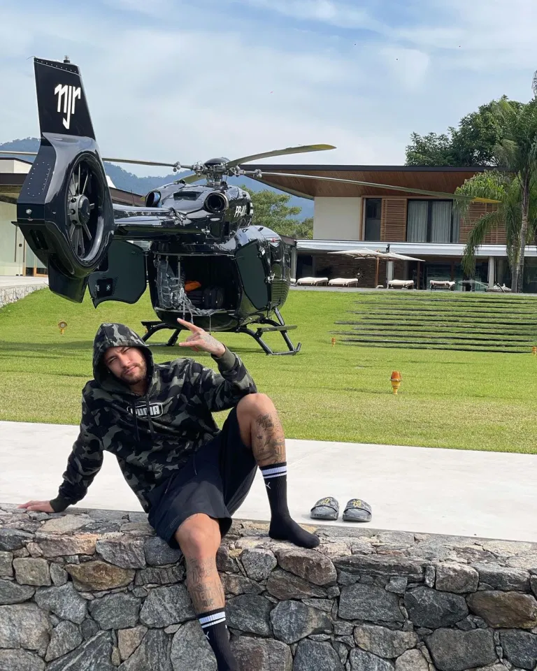 Chiec truc thang Mercedes-Benz Airbus H-145 cua Neymar anh 1