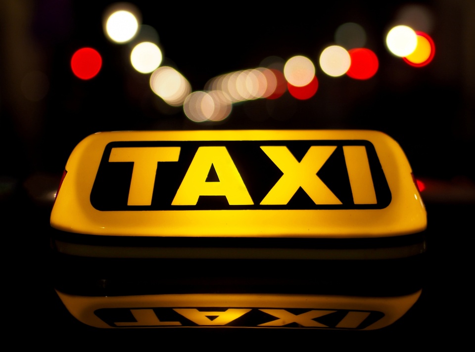 di taxi mot minh ban dem anh 9