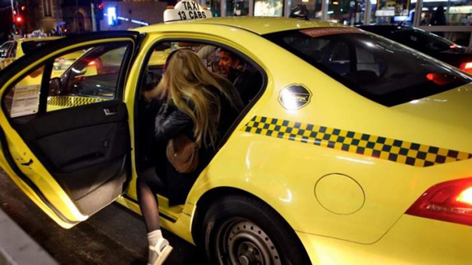di taxi mot minh ban dem anh 3