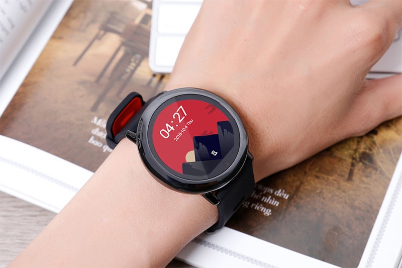 Loat smartwatch dang chu y gia duoi 3 trieu anh 1