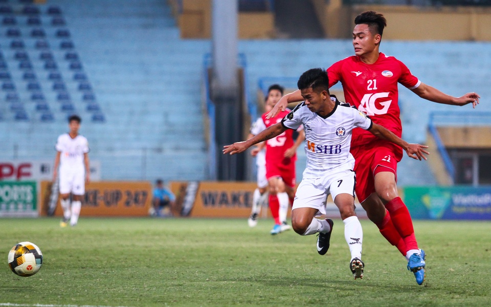 Trong Dai va khoang trong sau lung cap Hoang Duc - Khac Ngoc anh 2