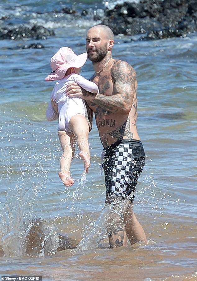 Adam Levine va Behati Prinsloo anh 2