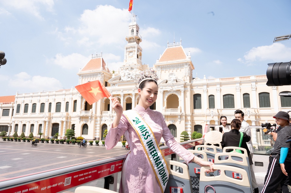 Hoa hau Thanh Thuy anh 1