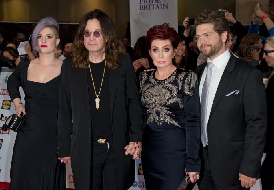 Ozzy Osbourne hoi han vi phan boi vo anh 1
