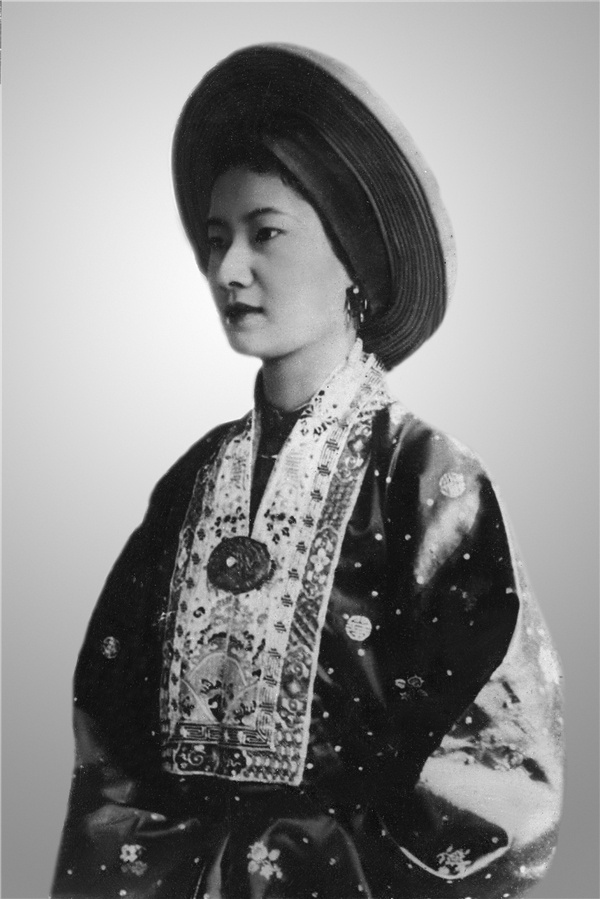 Nam Phuong hoang hau anh 6