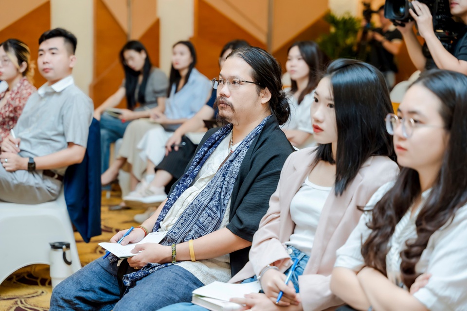 Toàn cảnh ồn ào vụ 'Nuôi Em'