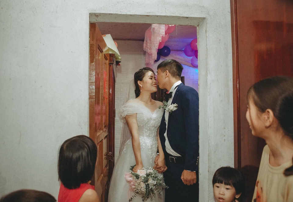 dam cuoi vuot lu anh 6