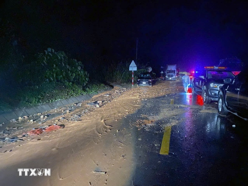 Sạt lở đèo Khánh Lê ảnh 1 Sat lo deo Khanh Le anh 1