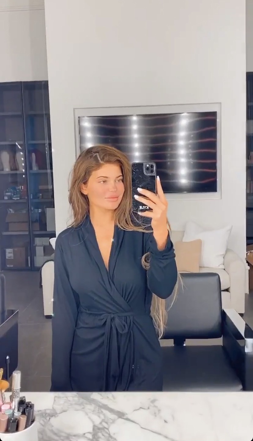 kylie jenner lo mat moc kem sac anh 1
