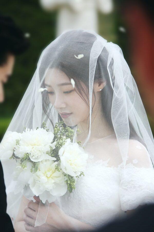 chaeyeon mac vay cuoi anh 1