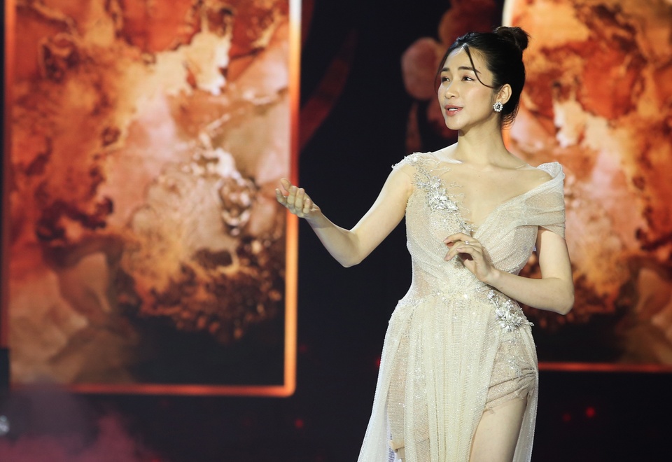 Dong Nhi ong cao thang anh 8