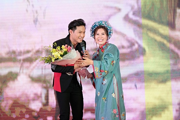 Quy Binh to chuc hon le anh 1