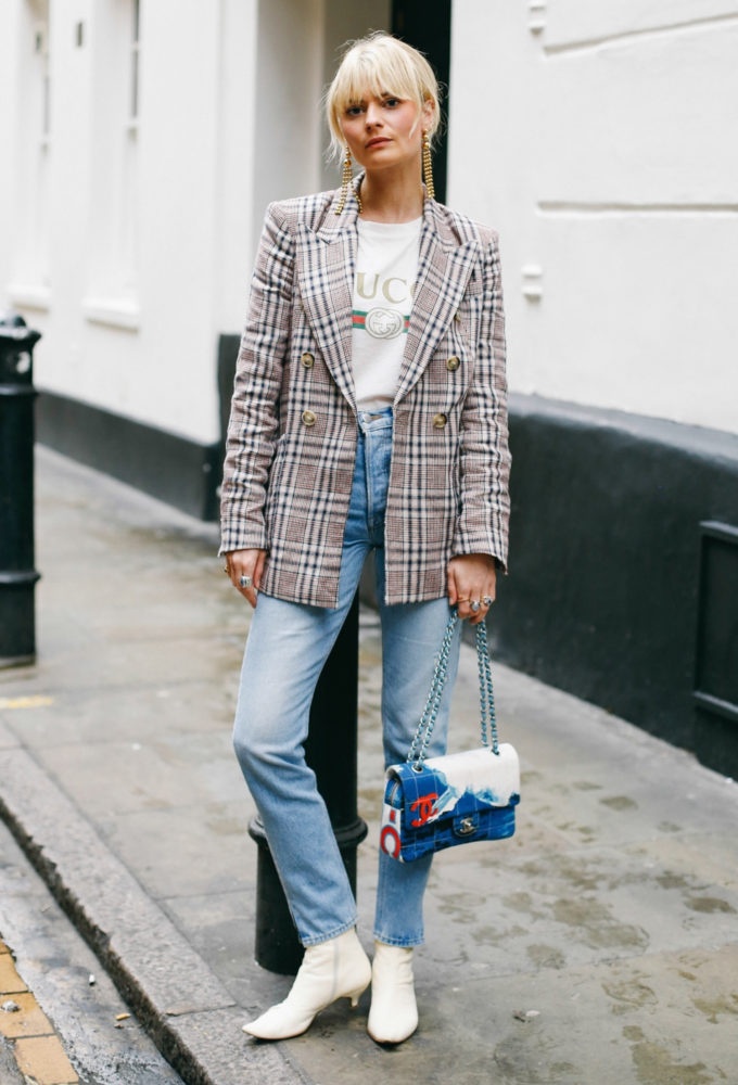 Bạn đã biết cách diện áo blazer kẻ sọc cho mùa thu đông năm nay ảnh 2 Ban da biet cach dien ao blazer ke soc cho mua thu dong nam nay anh 2