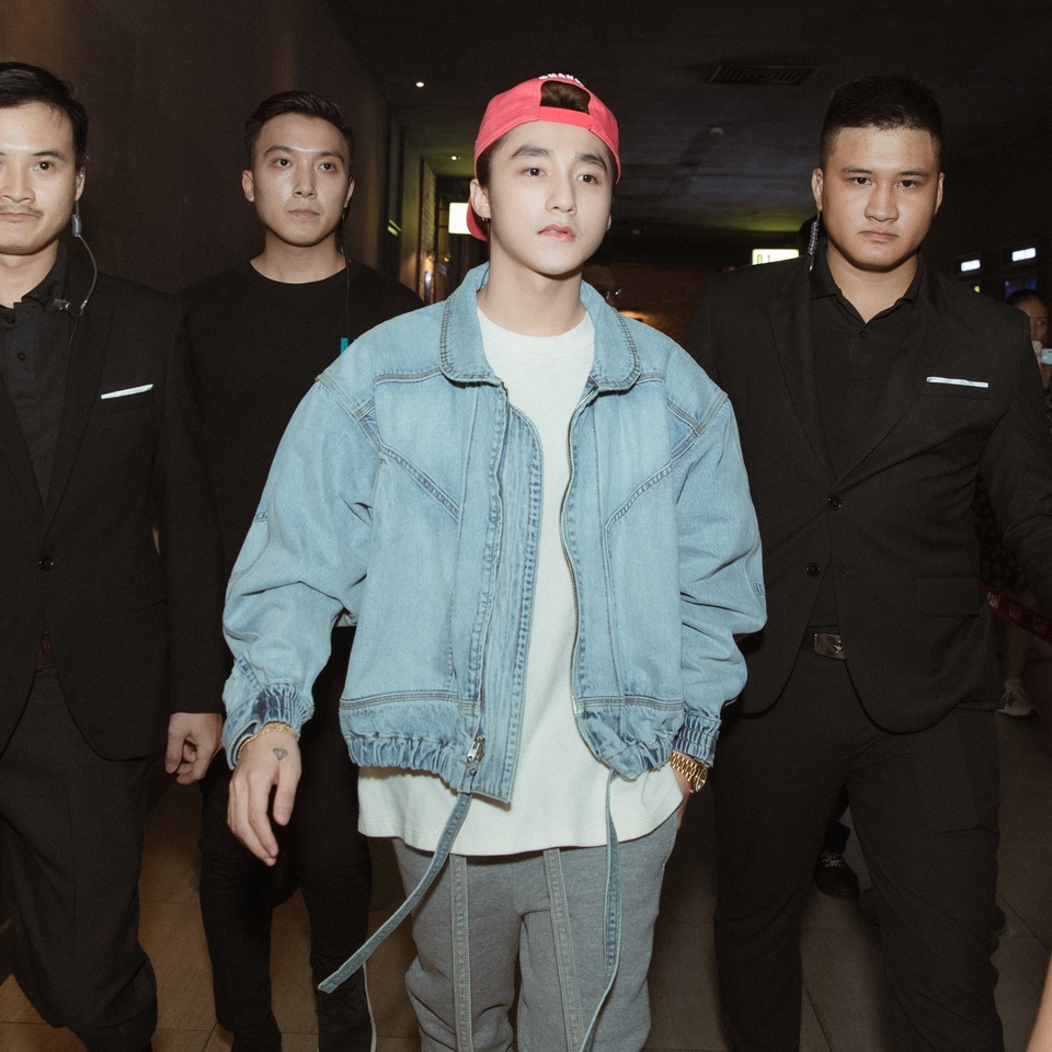 Son Tung dien do hang hieu anh 5