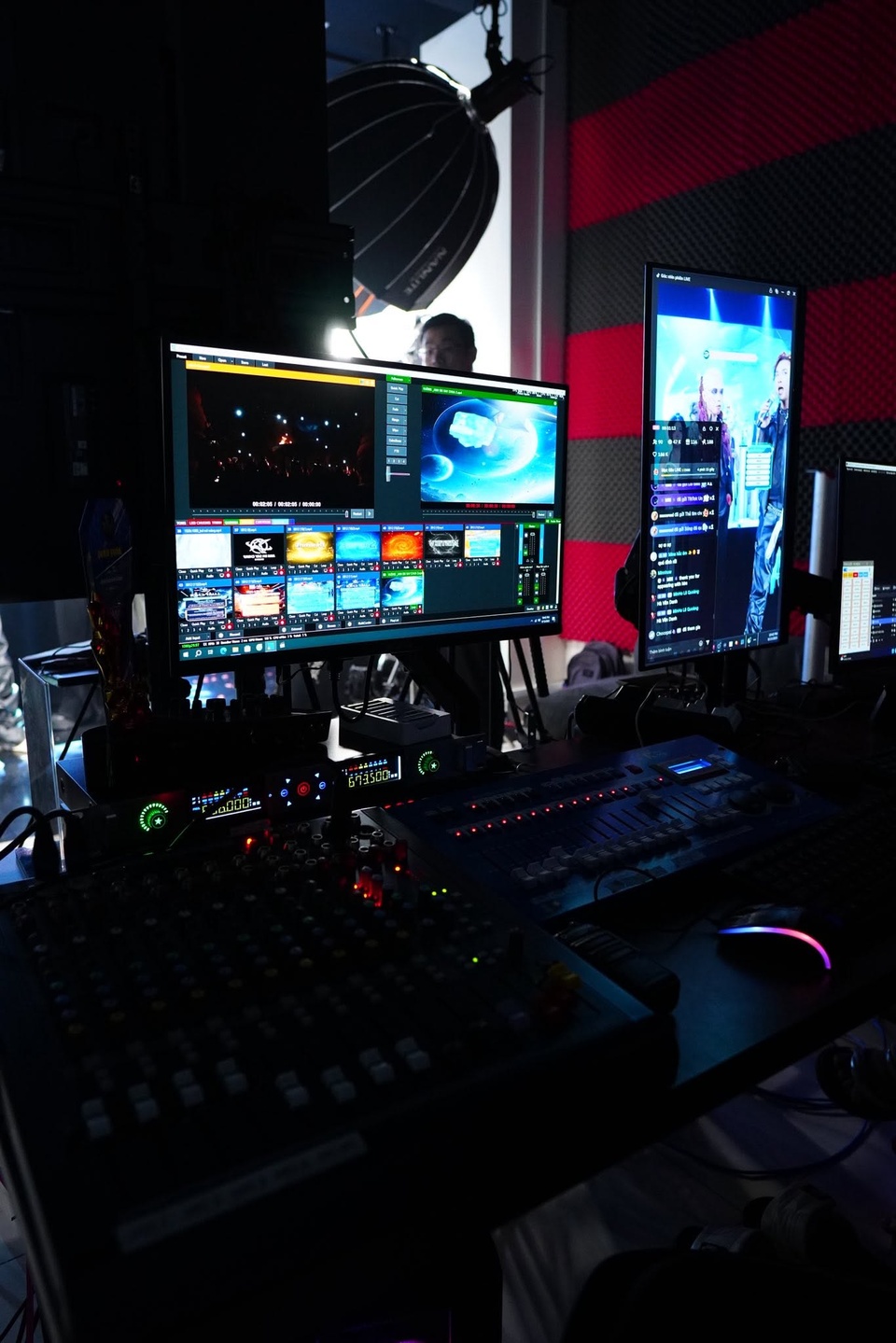livestream,  cong viec,  TikTok,  su nghiep,  van phong anh 4