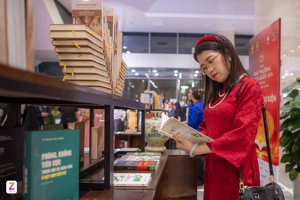 Lễ trao giải sách ảnh 11 Le trao giai sach anh 11