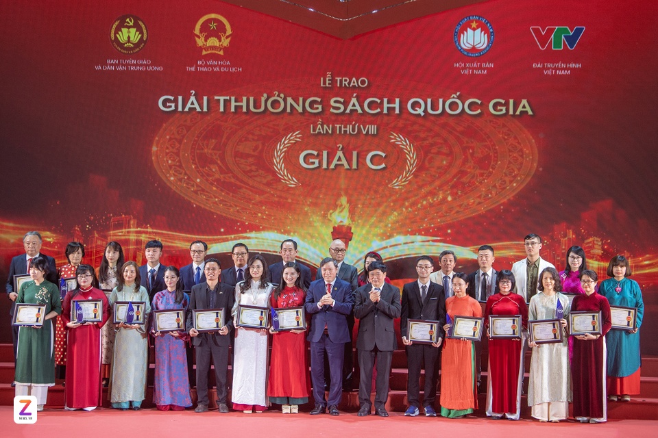 Lễ trao giải sách ảnh 5 Le trao giai sach anh 5