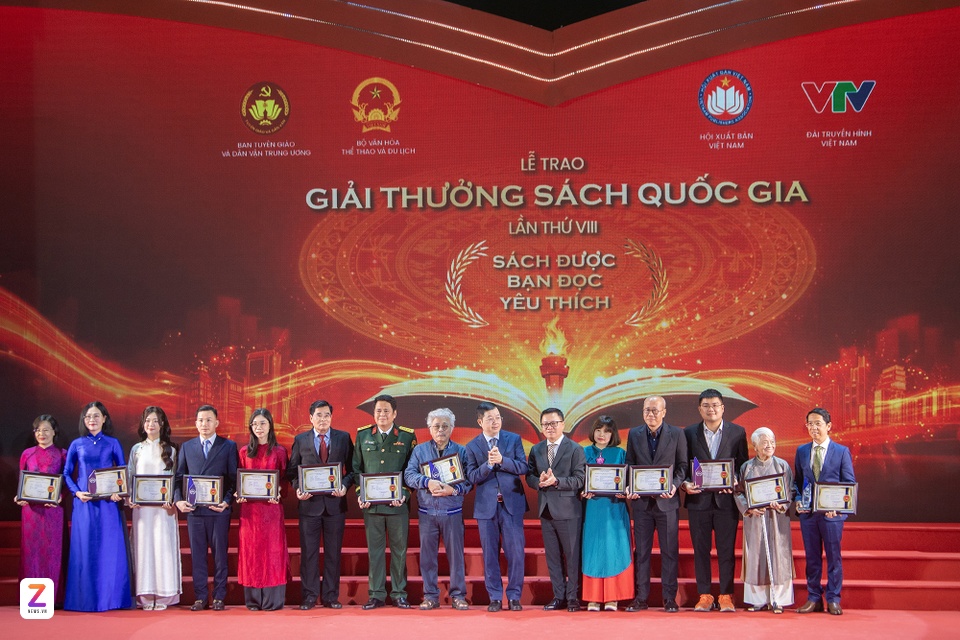 Lễ trao giải sách ảnh 7 Le trao giai sach anh 7