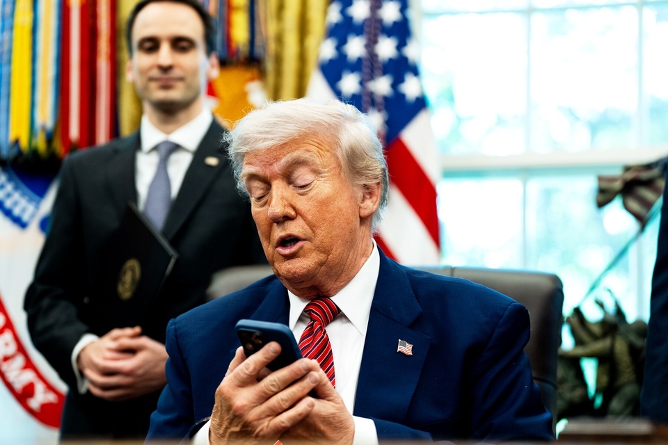 Ông Trump ngày đêm đăng bài mạng xã hội, phá kỷ lục của chính mình