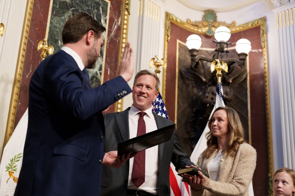 Quân bài khác thường của ông Trump ở Ukraine