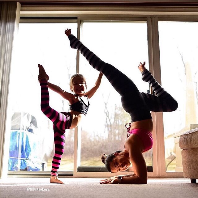 Bo anh me tap yoga cung con gai anh 10