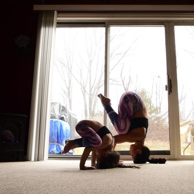 Bo anh me tap yoga cung con gai anh 12
