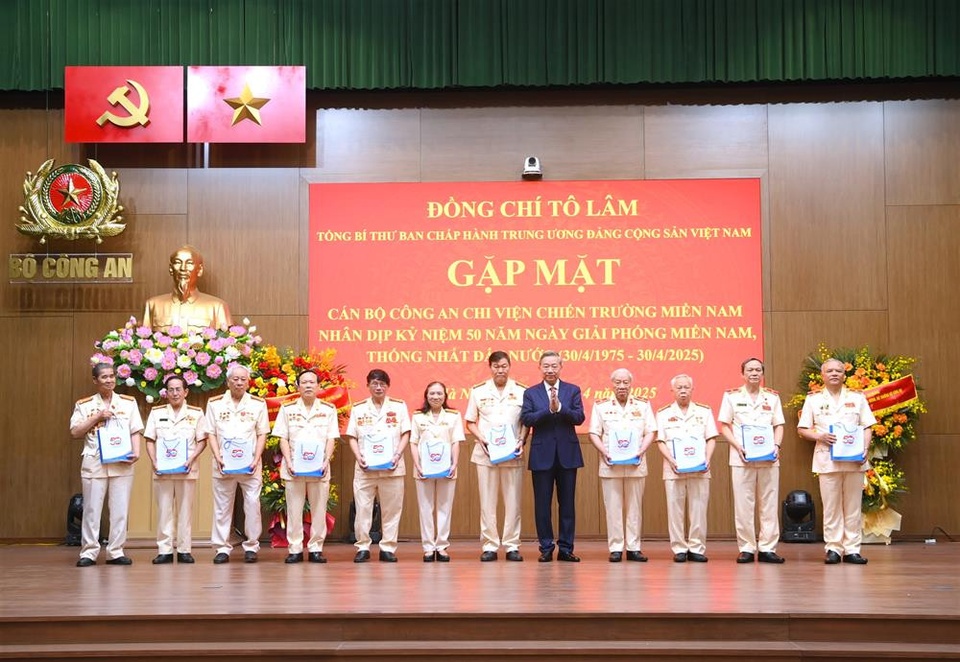 Tổng Bí thư: Tiến tới miễn viện phí cho toàn dân