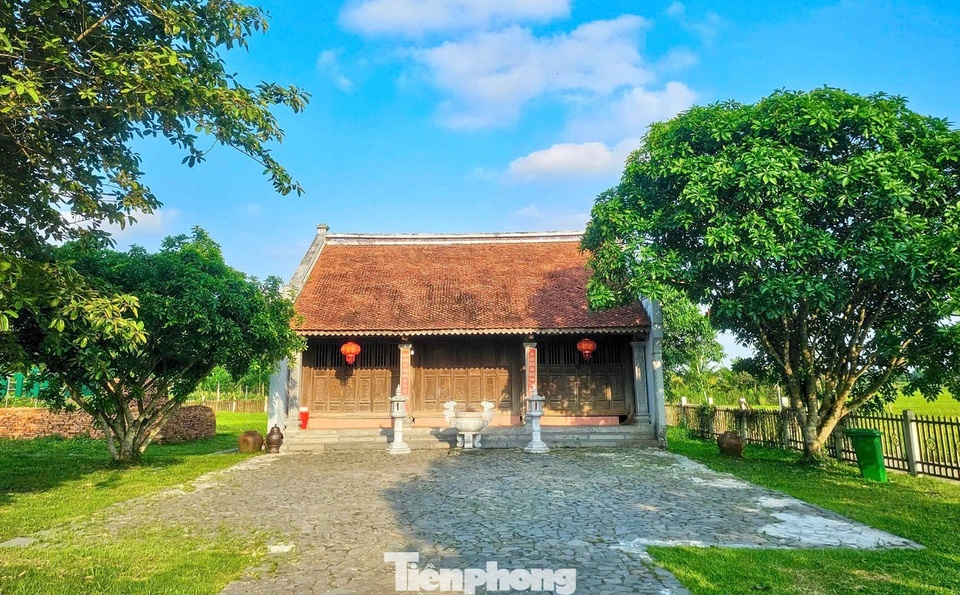 Nam Giao-munken, del 10