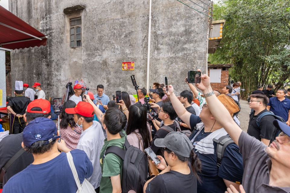 lau ga van xin khach anh 2