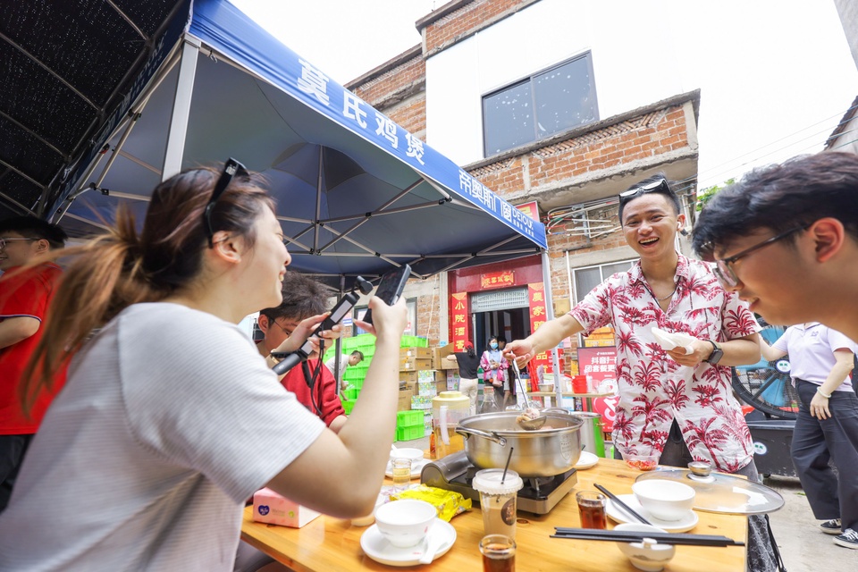 lau ga van xin khach anh 4