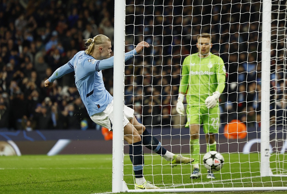 Man City dau Feyenoord anh 4